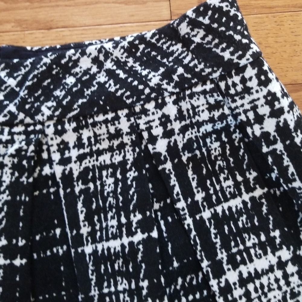 Skirt - Picture 2 of 4